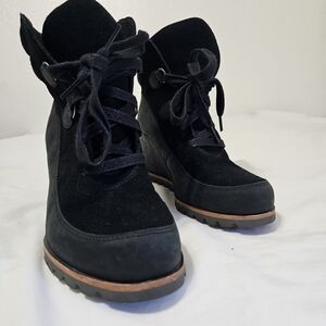 UGG Waterproof Wedge Lace Up Boots Black Shearling Lined Size 9 Winter
